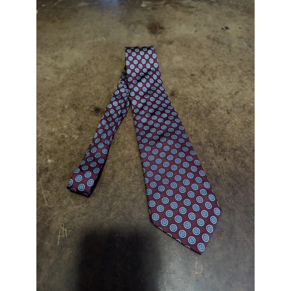 Brooks Brothers Burgundy Geometric Silk Woven Mens Tie Red Medallion Made in USA
